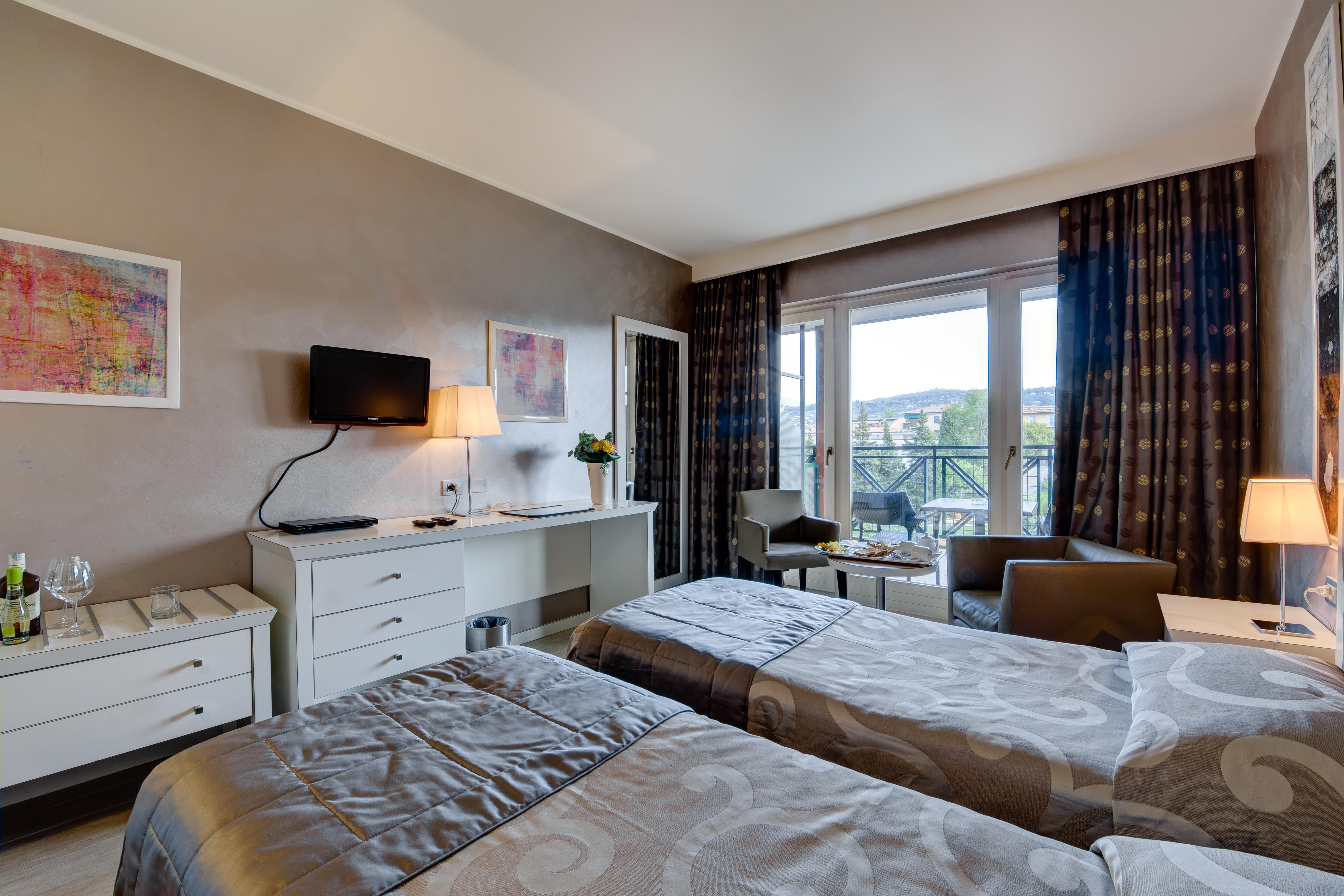 ปาร์ค โฮเต็ล กริตติ Hotel บาร์โดลิโน ภายนอก รูปภาพ